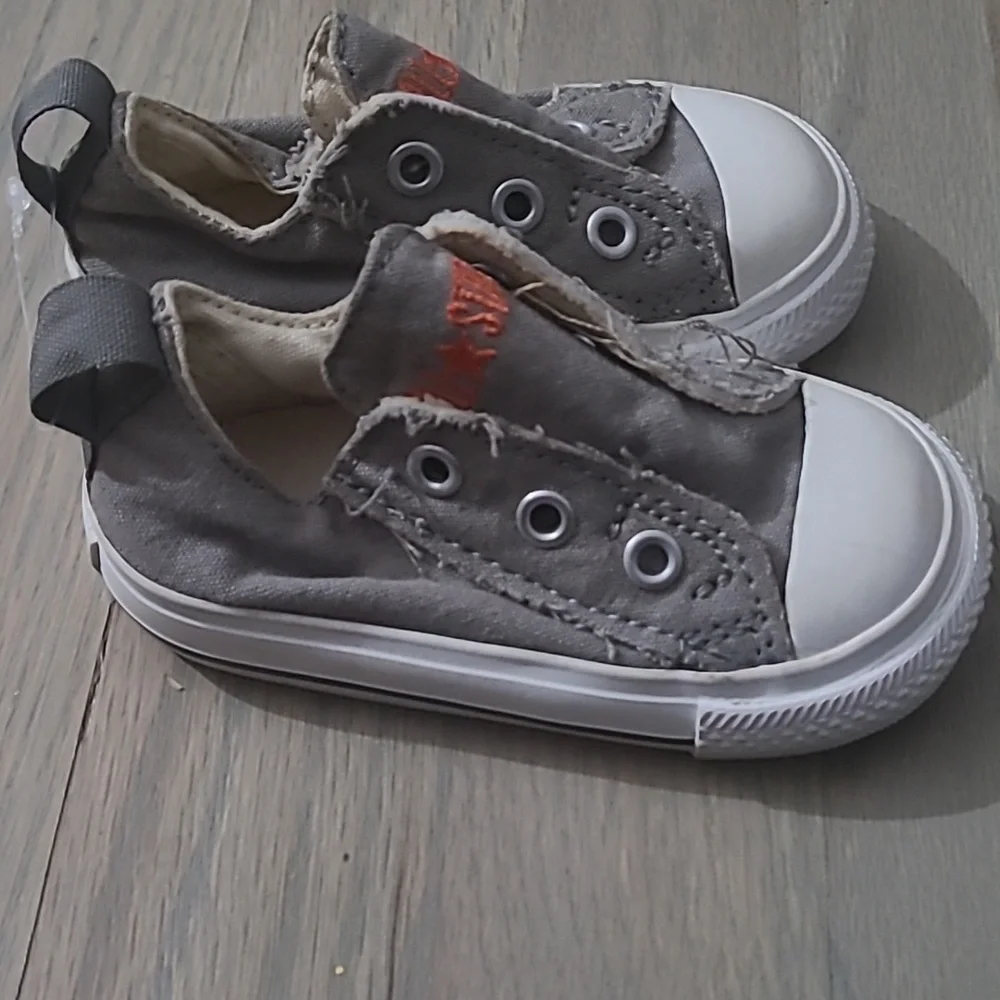Converse - Picture 2 of 4